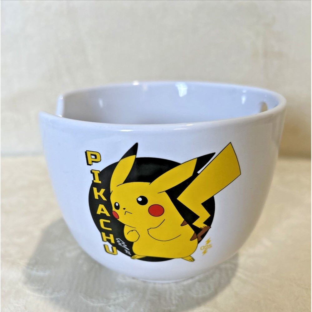 Pokémon Pikachu 20 oz Ramen Bowl Silver Buffalo Ceramic Chopstick Holder 2020